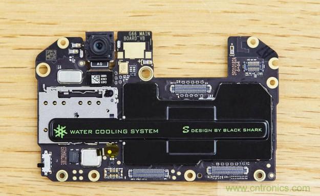 拆解黑鯊手機(jī)：多級(jí)直觸一體式液冷系統(tǒng)有什么門道？